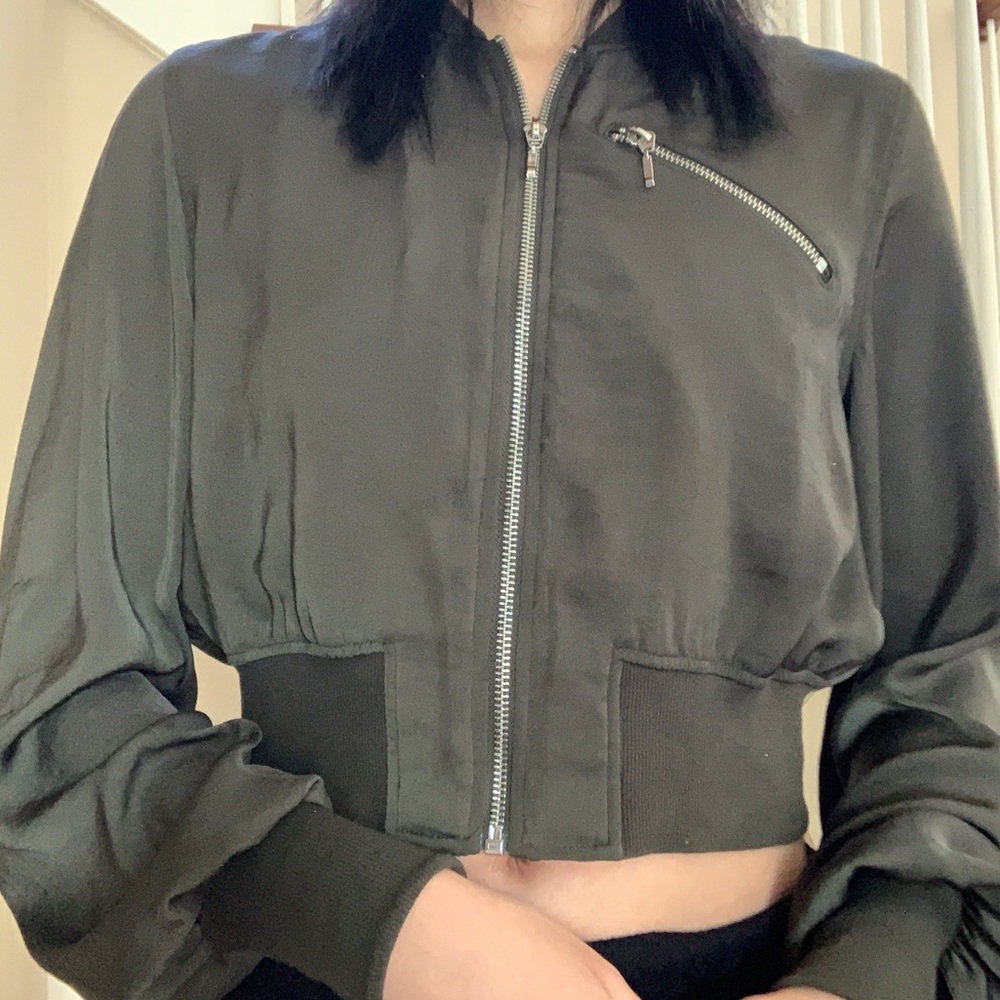 H&M cropped green long sleeve jacket top